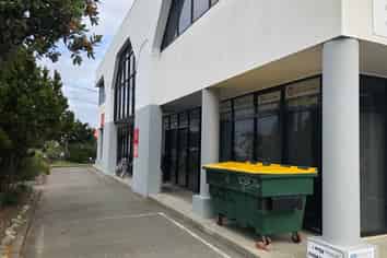 High visibility ground floor Showroom/office in Pe