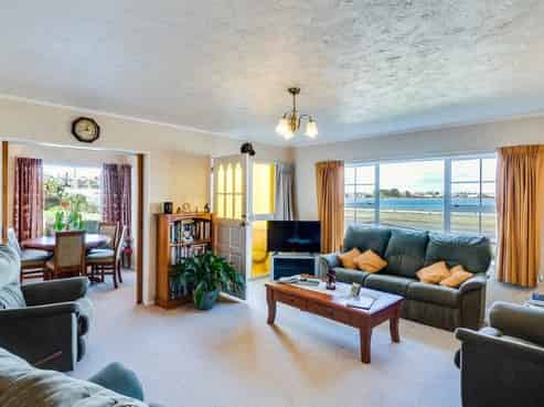 1/30 Meeanee Quay, Westshore