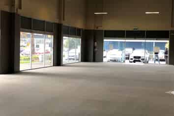 RETAIL/SHOWROOM FOR LEASE