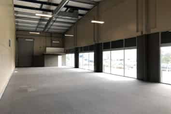 RETAIL/SHOWROOM FOR LEASE