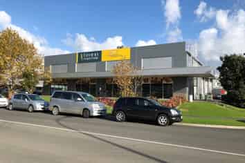 RETAIL/SHOWROOM FOR LEASE