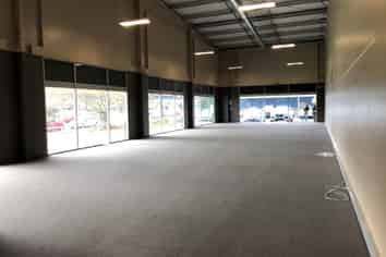 RETAIL/SHOWROOM FOR LEASE