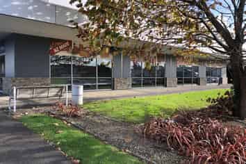 RETAIL/SHOWROOM FOR LEASE