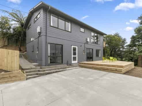 13A Palm Grove, Belmont