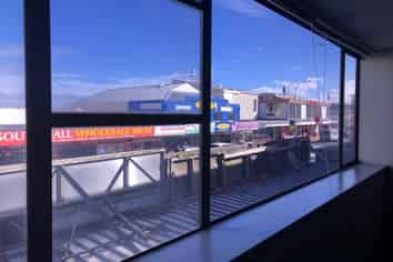 Tidy office space in Manurewa CBD 