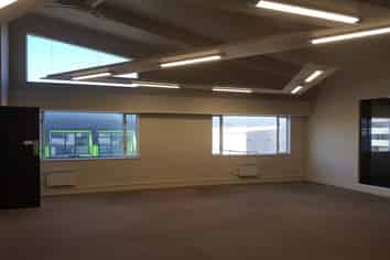 Great value Office with 5 car parks in Petone