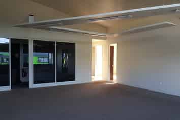 Great value Office with 5 car parks in Petone