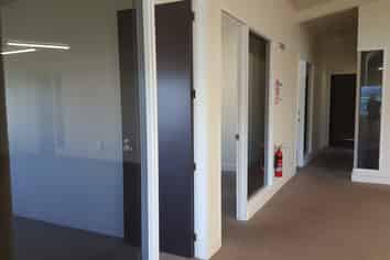 Great value Office with 5 car parks in Petone