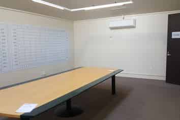 Great value Office with 5 car parks in Petone