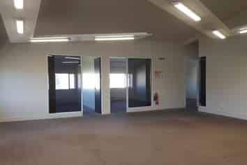 Great value Office with 5 car parks in Petone