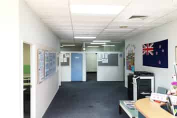 GROUND FLOOR OFFICE WITH POTENTIAL