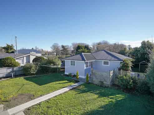 2 Lee Street, Southbridge