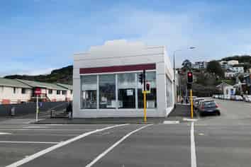 High profile showroom/retail premises