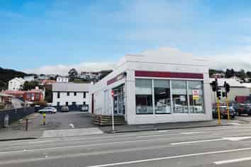 High profile showroom/retail premises