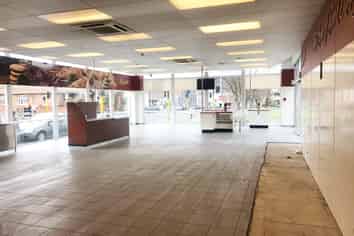 High profile showroom/retail premises