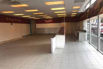 High profile showroom/retail premises