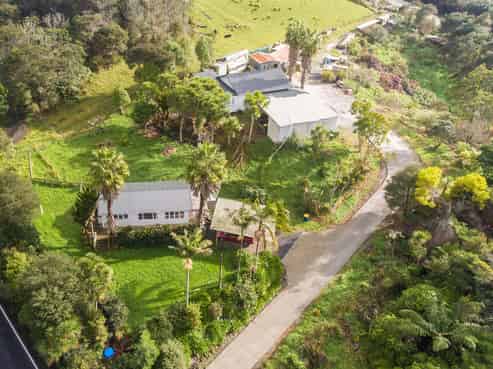 15 Waitakere Road, Waitakere