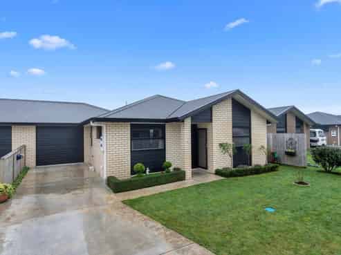 8/11 Errol Close, Burbush