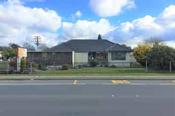 Stand Alone Office Premises with Lots of Parking