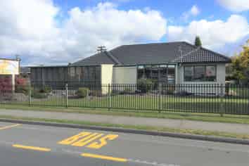 Stand Alone Office Premises with Lots of Parking