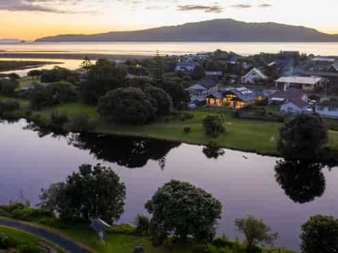 196 Tutere Street, Waikanae Beach