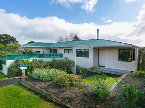 6 Pararewa Drive, Whalers Gate