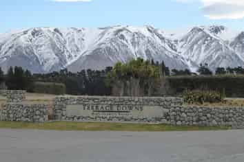 10 Lakeside Drive, Terrace Downs, Windwhistle, Darfield