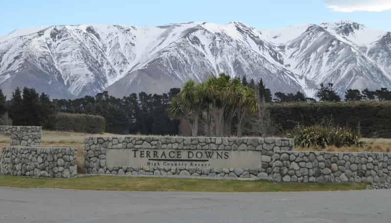 10 Lakeside Drive, Terrace Downs, Windwhistle, Darfield