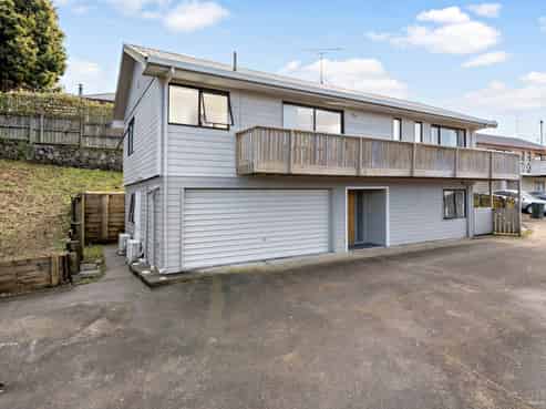 2/19 Lagoon Drive, Panmure