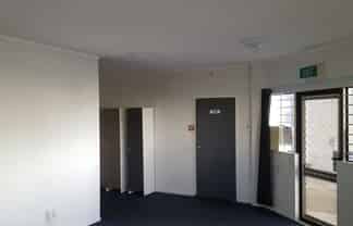 134M² OFFICE TAKANINI