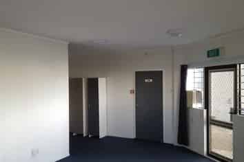 134M² OFFICE TAKANINI