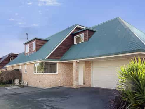 2/37 Avonhead Road, Avonhead