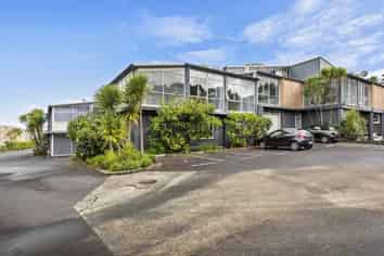 OFFICES WITH CITY VIEWS FOR SALE