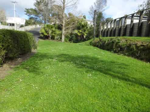 12A Crystal Avenue, Glendene