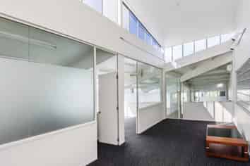 OFFICE WITH CITY VIEWS