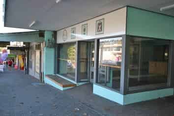 RETAIL OPPORTUNITY IN CENTRAL HELENSVILLE