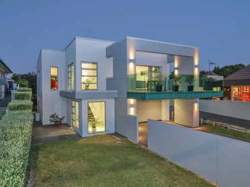 896 River Road, Queenwood