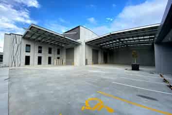 Brand New Warehouse with Car Parking for the Tesla