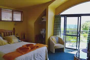 Luxurious Boutique Lodge - Vendors Negotiable 