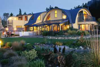 Luxurious Boutique Lodge - Vendors Negotiable 