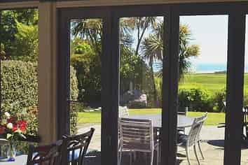 Luxurious Boutique Lodge - Vendors Negotiable 