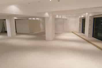 Retail with Great Exposure!