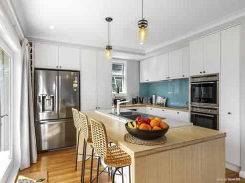 16 Waru Street, Khandallah