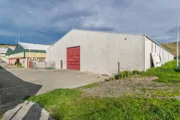 Bulk storage, warehousing or freight distribution