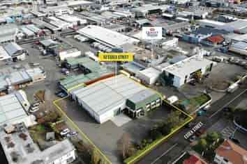 CBD Fringe Warehouse with Racking