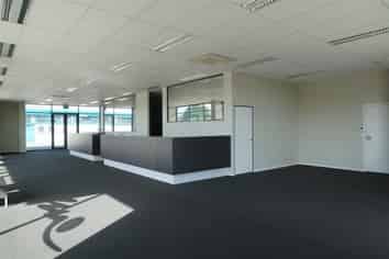 Corner Profile & Close to the Airport