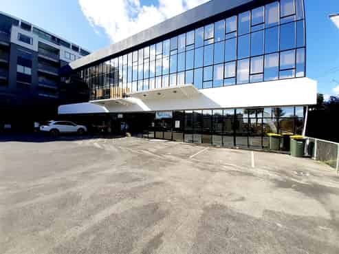 Central Takapuna Spacious Ground level Office