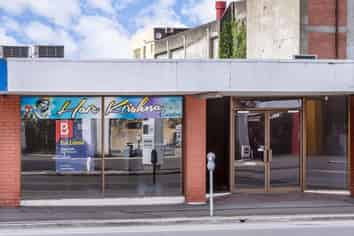 Open-plan office or retail/display for lease