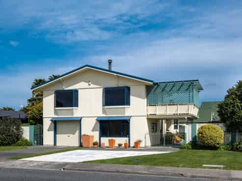 24 Valerie Street, Clive