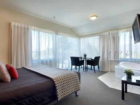 Queenstown 17 Freehold Apartment Investments